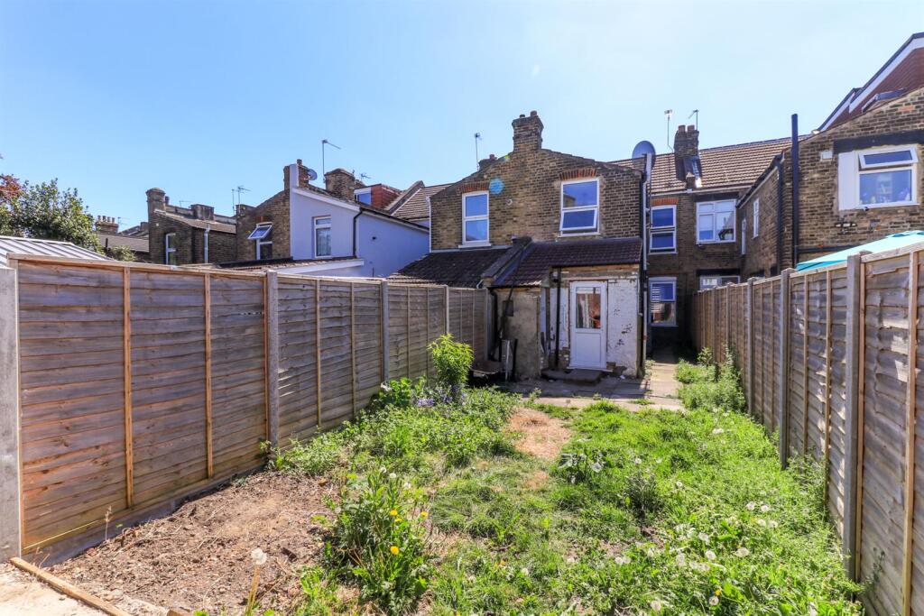 51 Holly Road-8.jpg