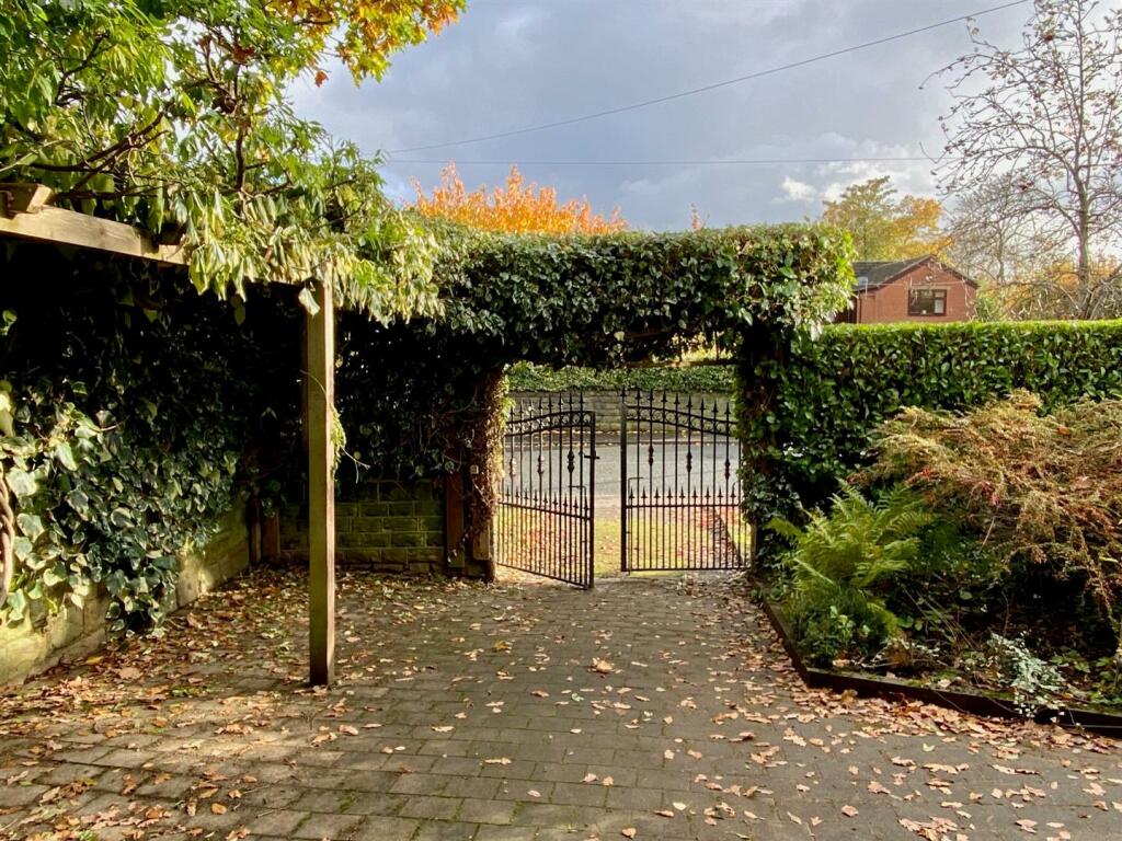 roberttown lane 14 front.jpg