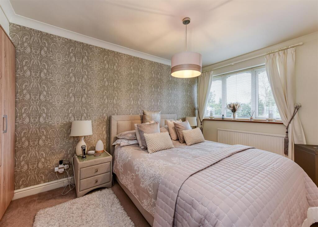 23 Glendale Close-bed1.jpg