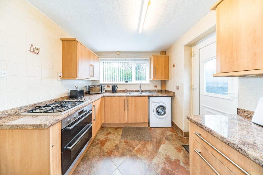 6 Green Road kitchen 2.jpg