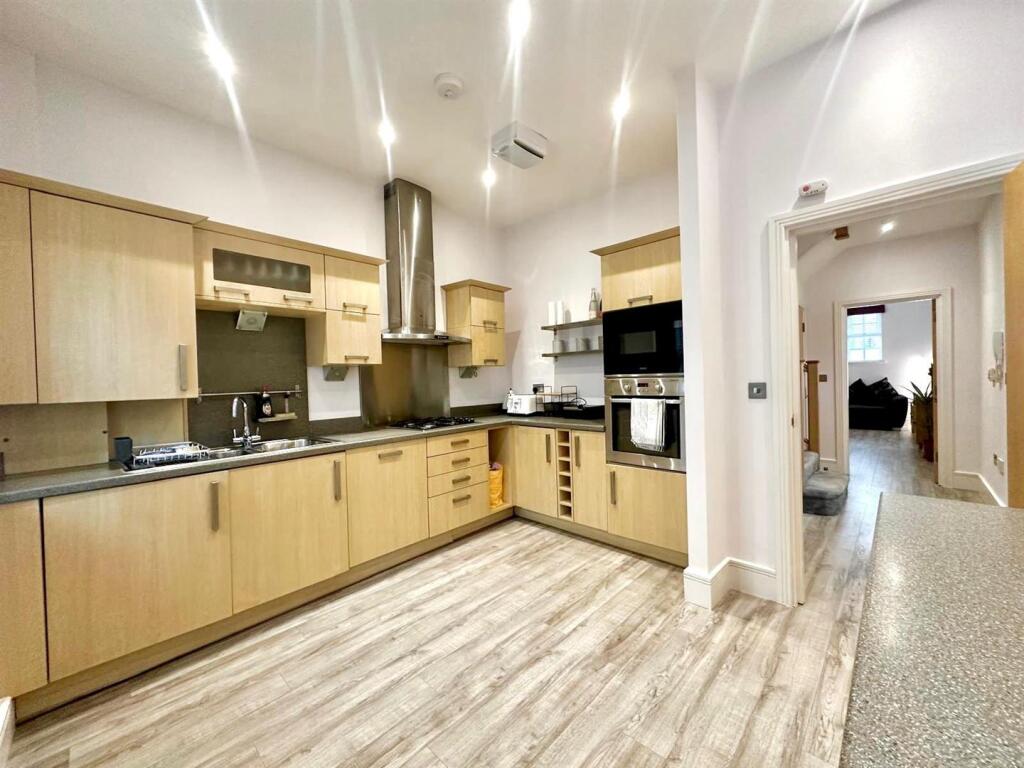 WhatsApp Image 2025-11-04 at 14.21.49_700f301a.jpg