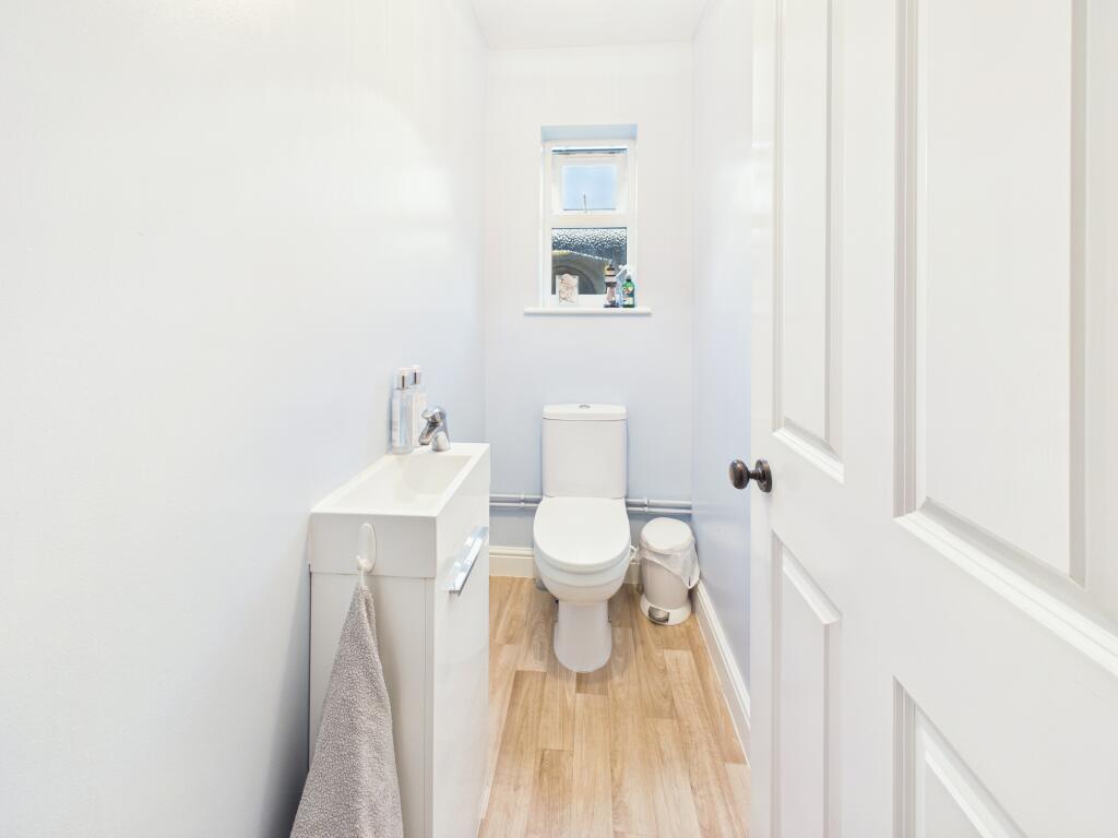 CAM02519G0-PR0330-STILL023