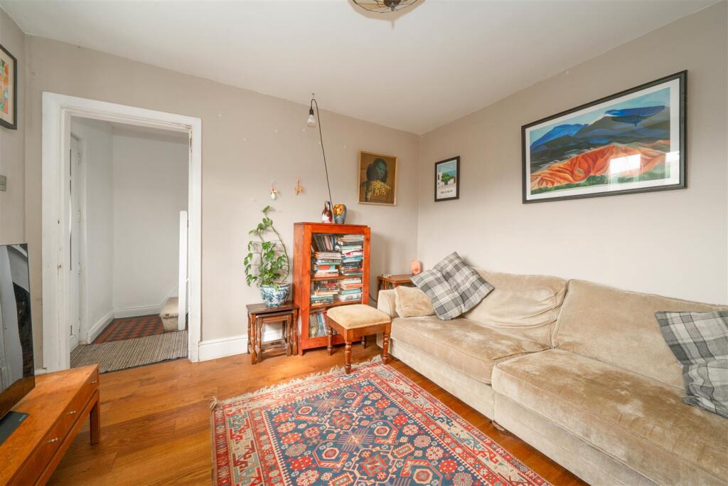 Living Room-2.jpg