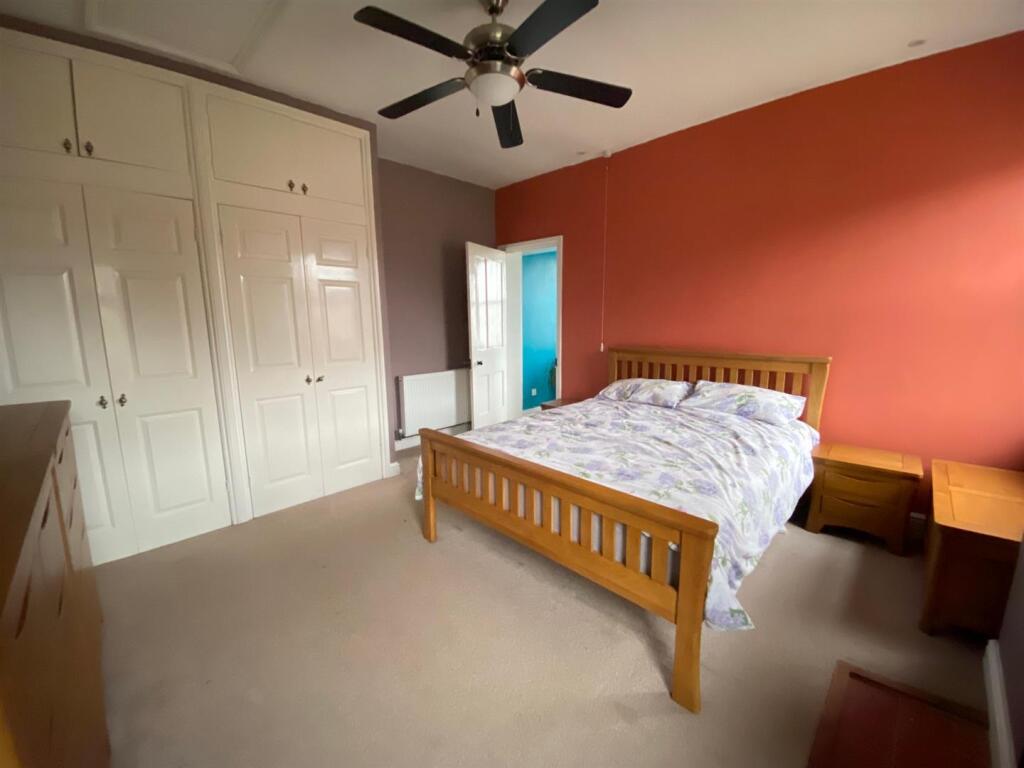 Double Bedroom.jpg