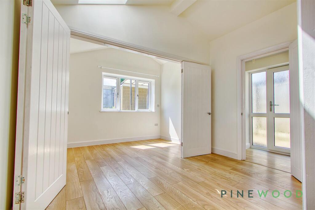 FAMILY ROOM / DINING ROOM