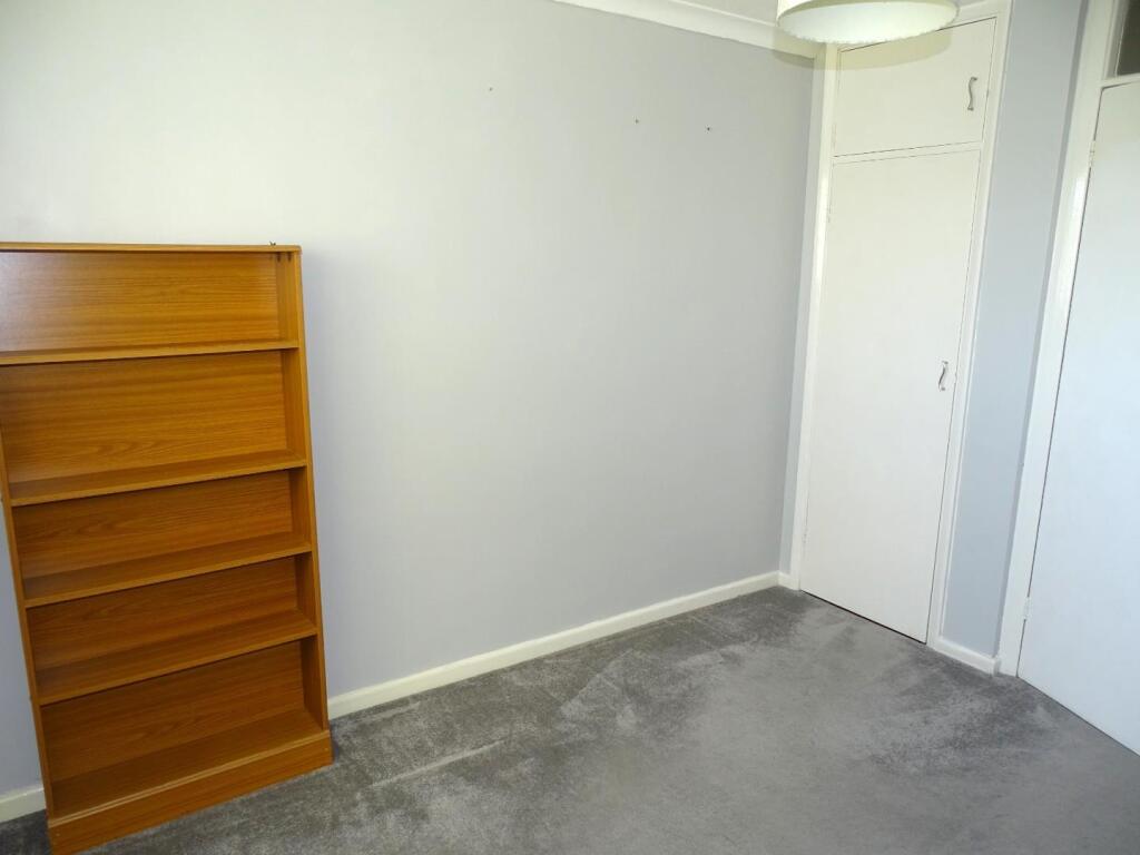 BULT IN SINGLE WARDROBE