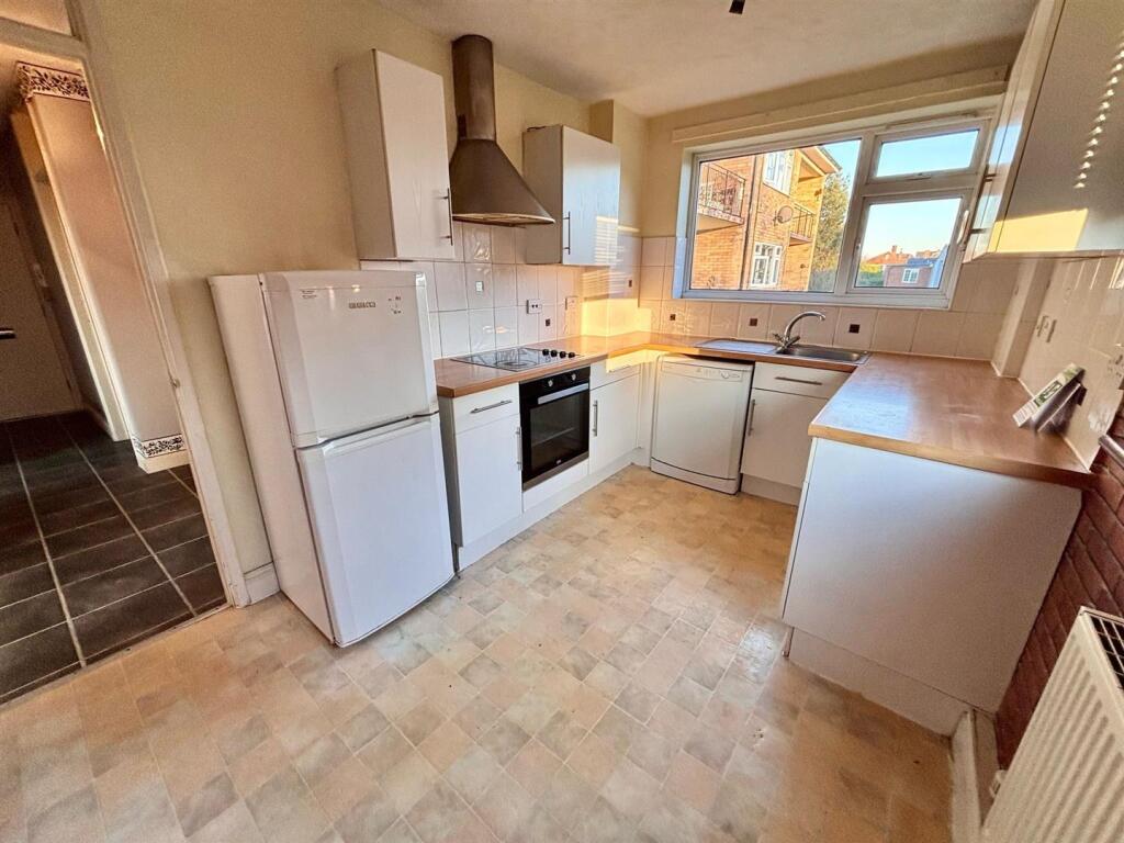 34RiversideGardensKitchen.jpg