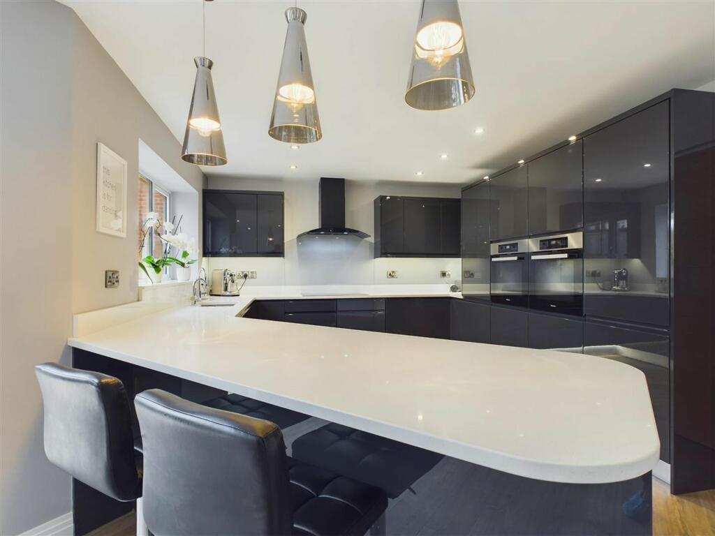 Kitchen Area with Breakfast Bar