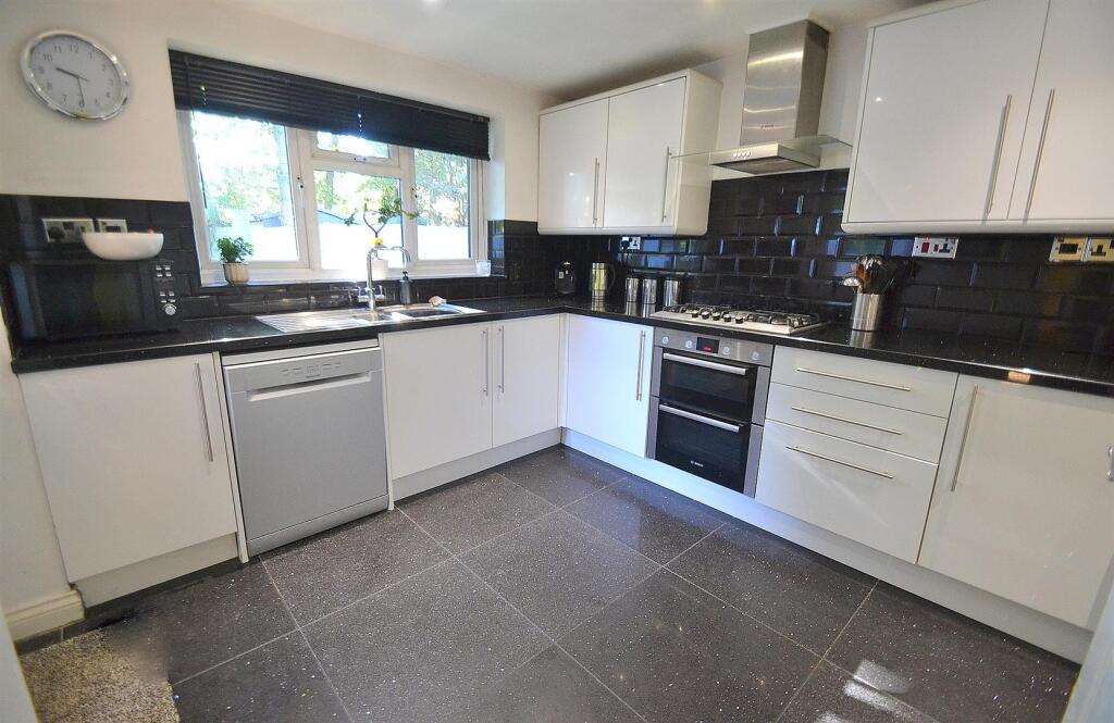 44BELRFYKITCHEN2.JPG