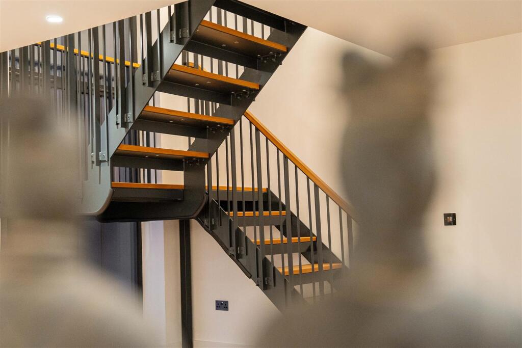 Blackthorn Barn - by Visually Rich 09108.jpg