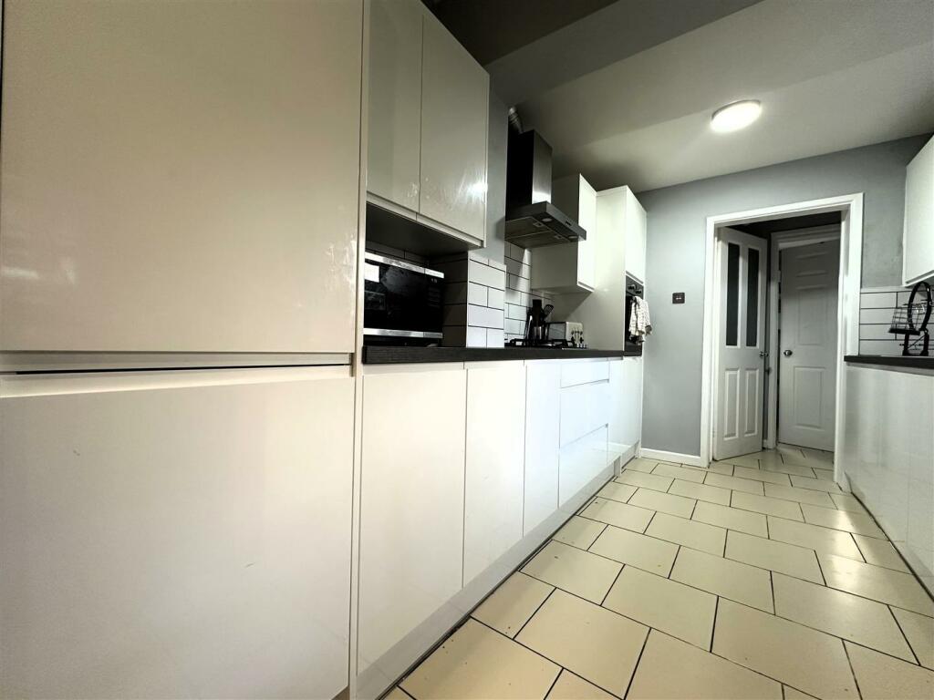 Kitchen II.jpg