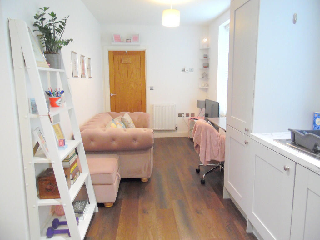 LOUNGE/KITCHEN AREA