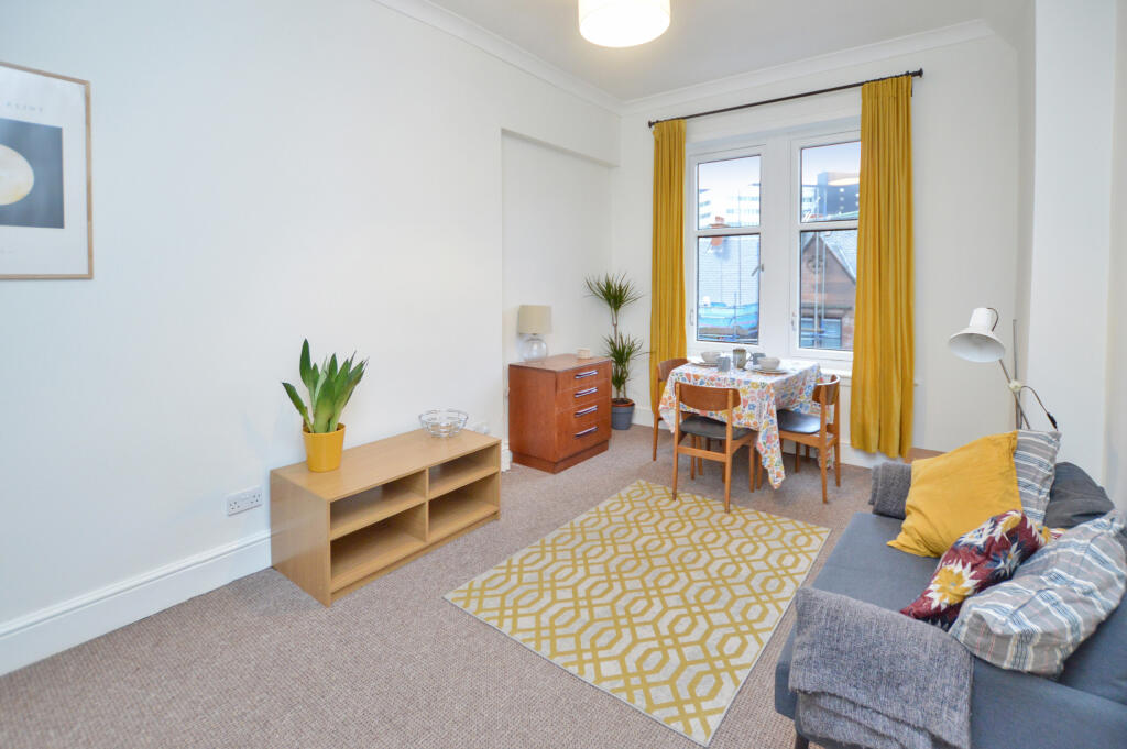 Lounge/ Dining Room