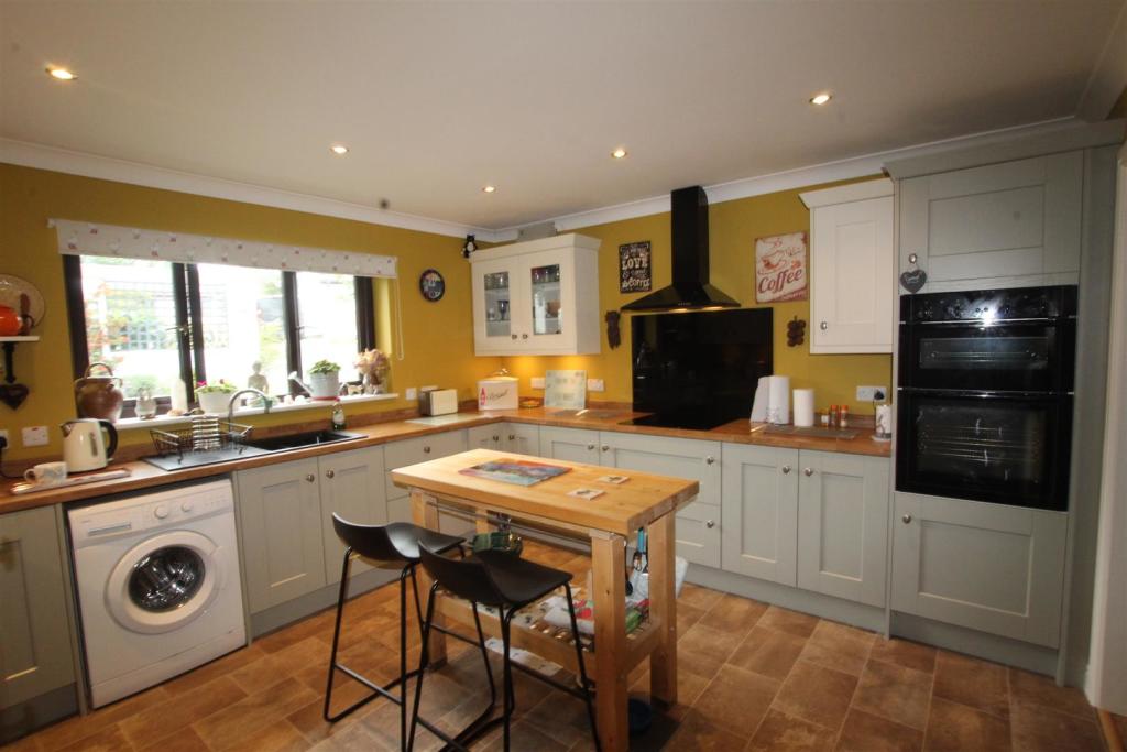 kitchen 3.JPG