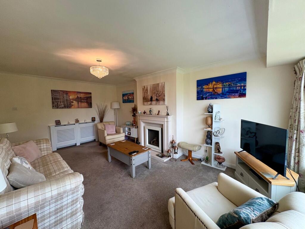 14 Howard lounge2.jpg