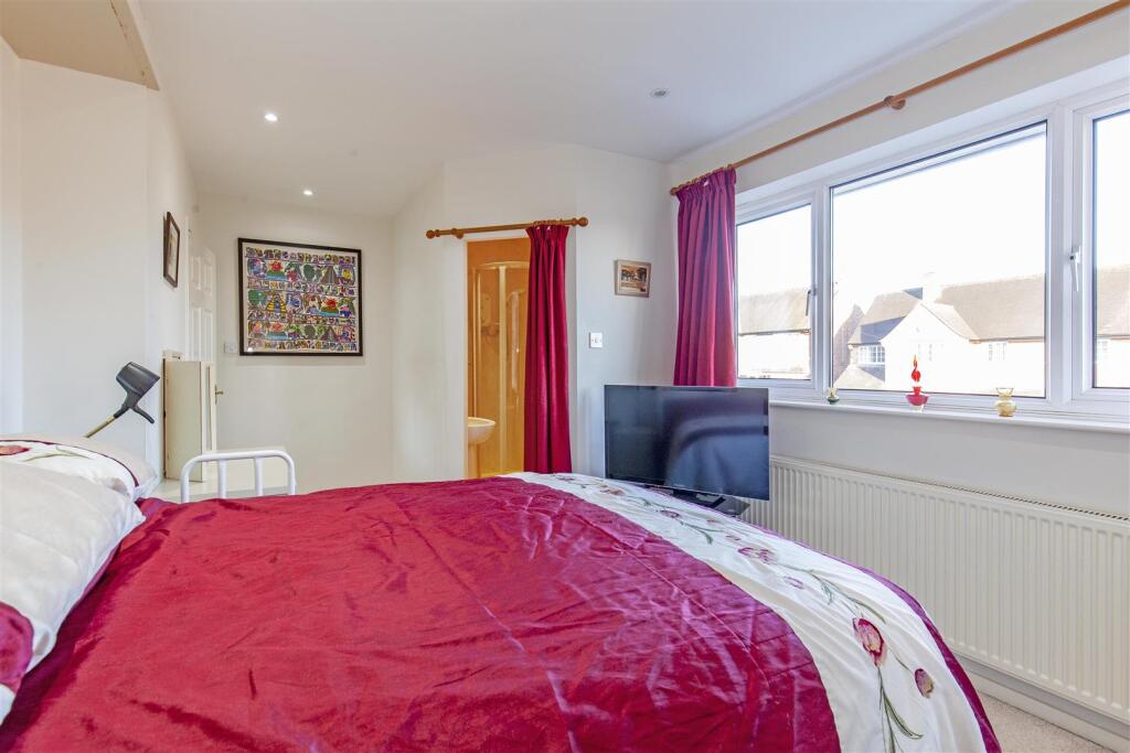 Bedroom 1-4.jpg