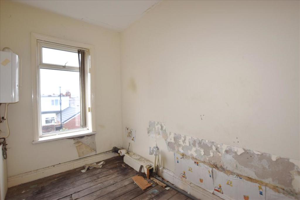 FIRST FLOOR FLAT BATHROOM