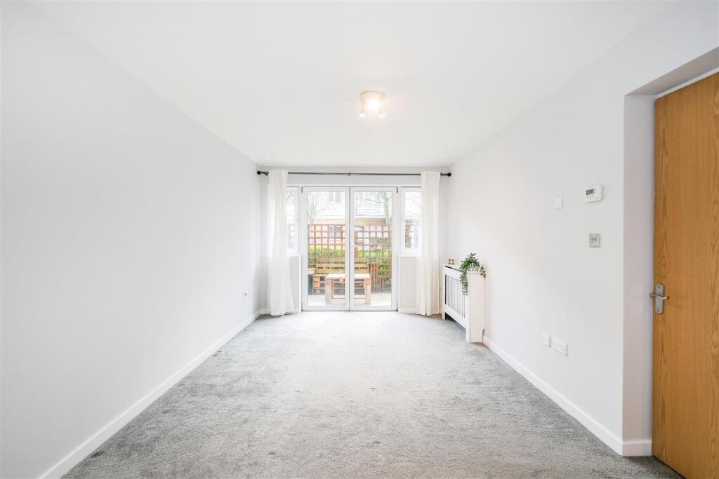 18 Cannock Court-8.jpg