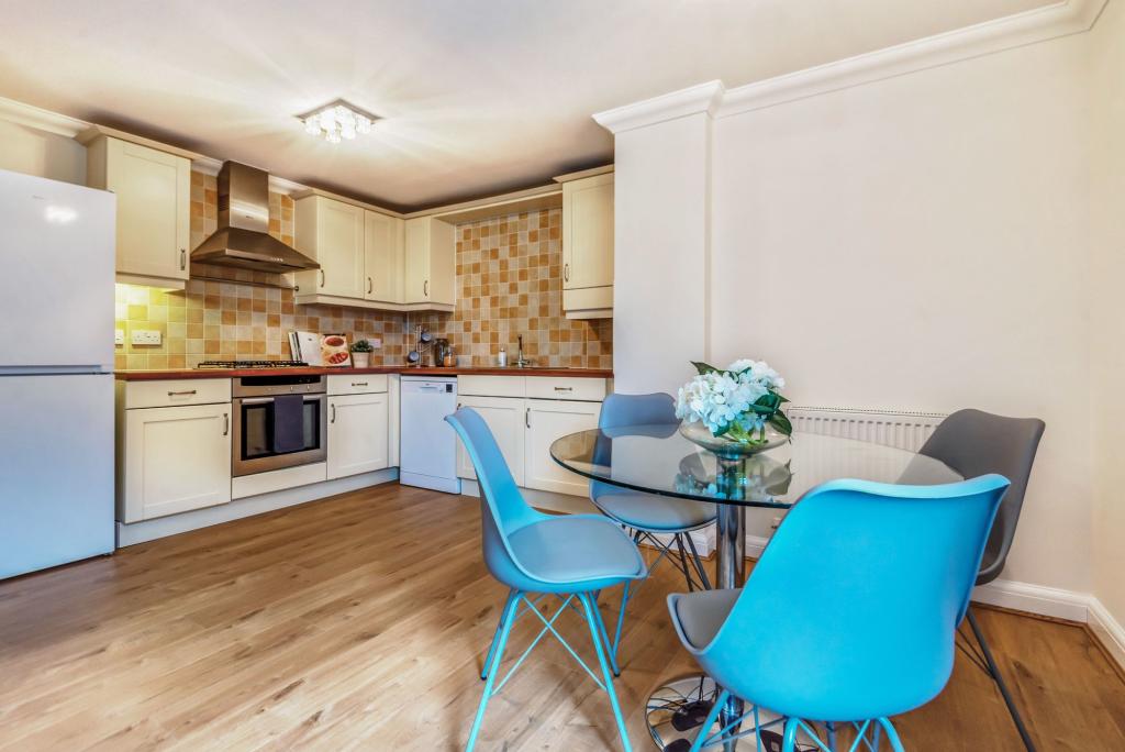 Kitchen / Dining Area