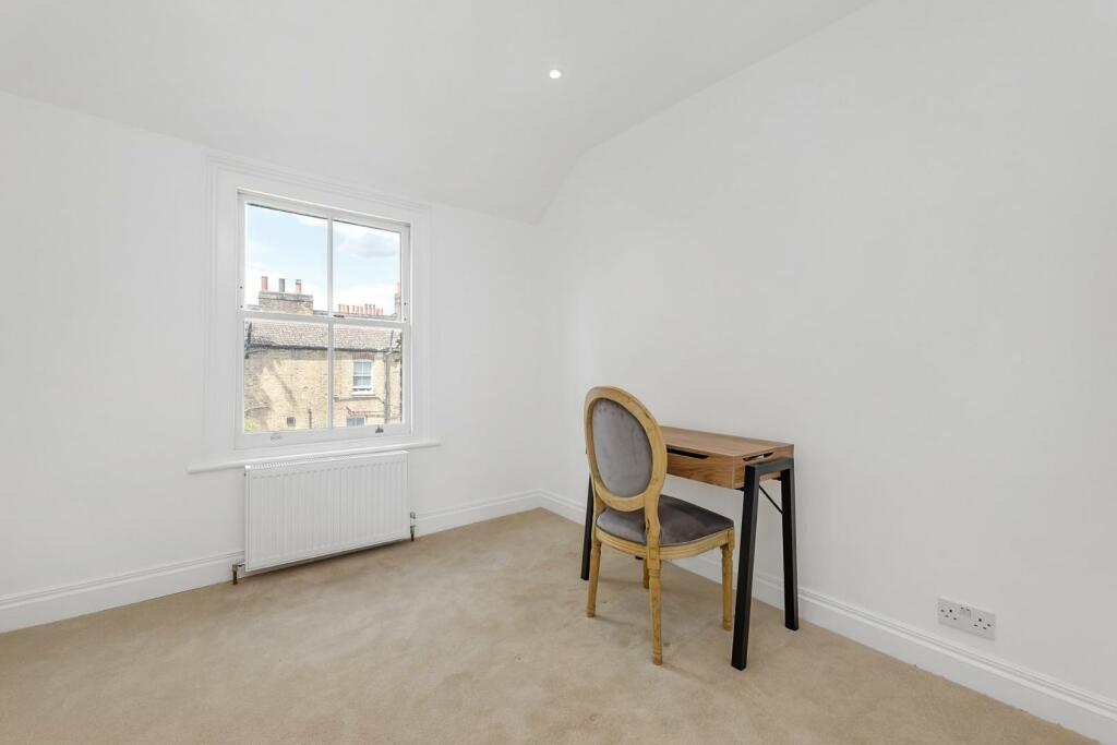 Bedroom 2.JPG