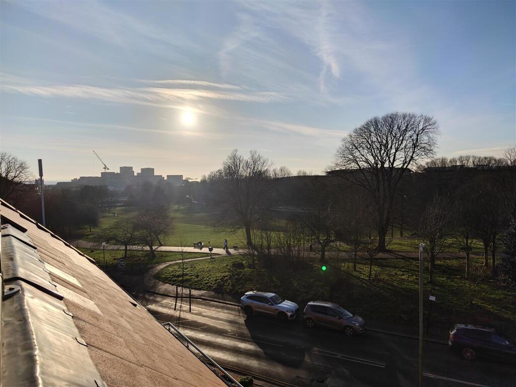 Goldstone Crescent 7  (7).jpg