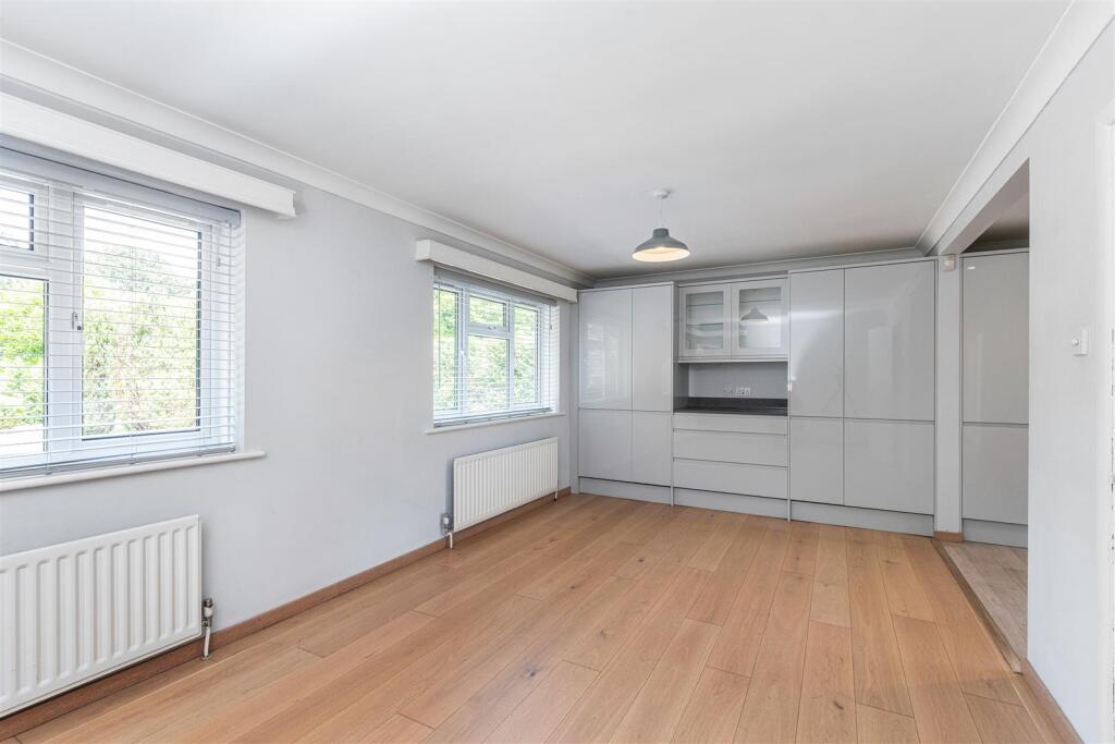 Bonners, Mark Way, GU7 2BW-43.jpg