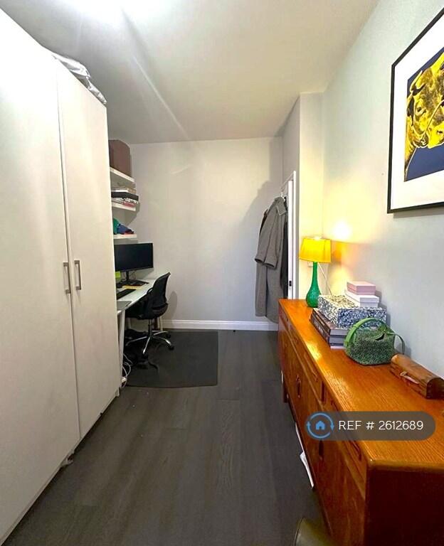 Bedroom 2/Office
