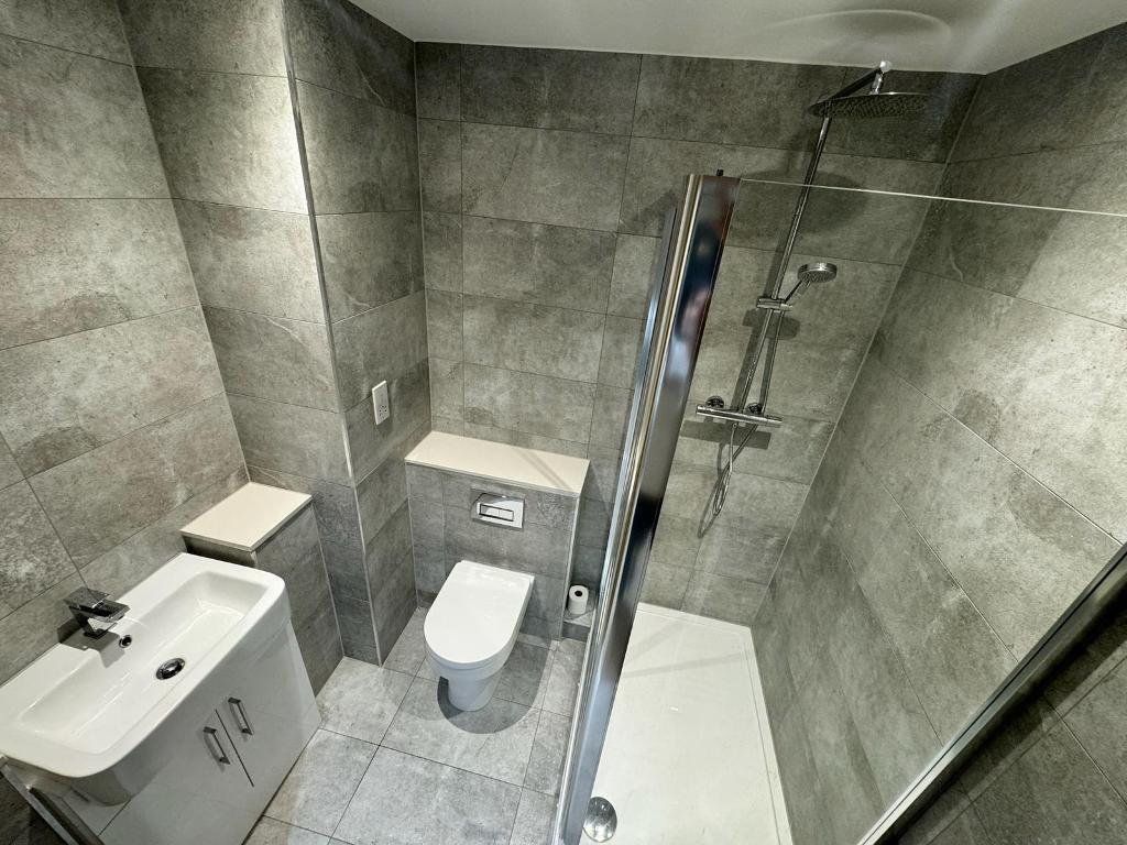 En-suite photo 1