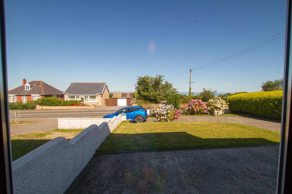 Sea views from sitting room.jpg