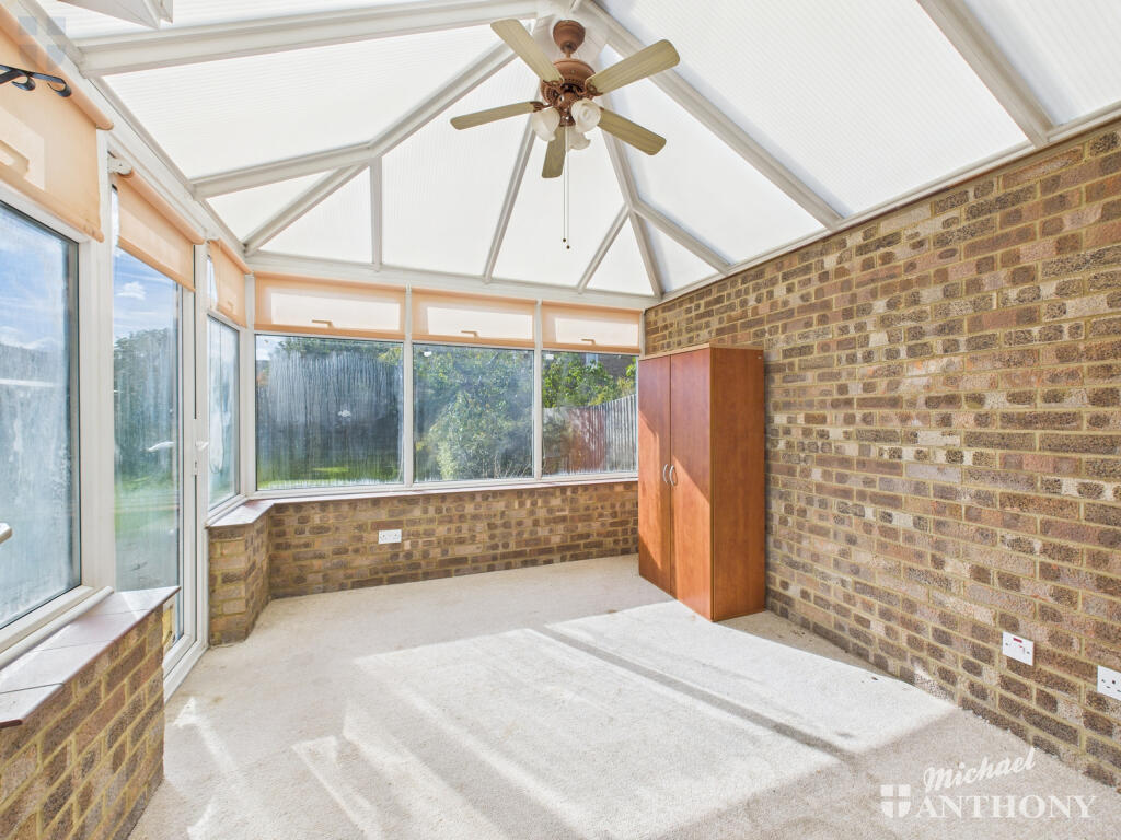 CAM03852G0-PR0433-STILL005