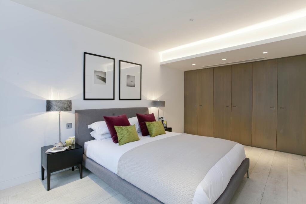 KSHO_B5_TheHatFac...