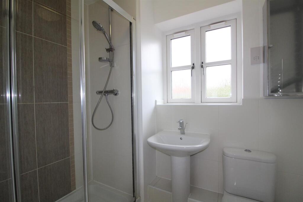 Ensuite.JPG