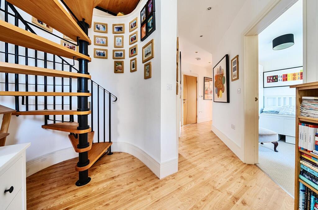 4 Wintour House, Guys Common (14).jpg