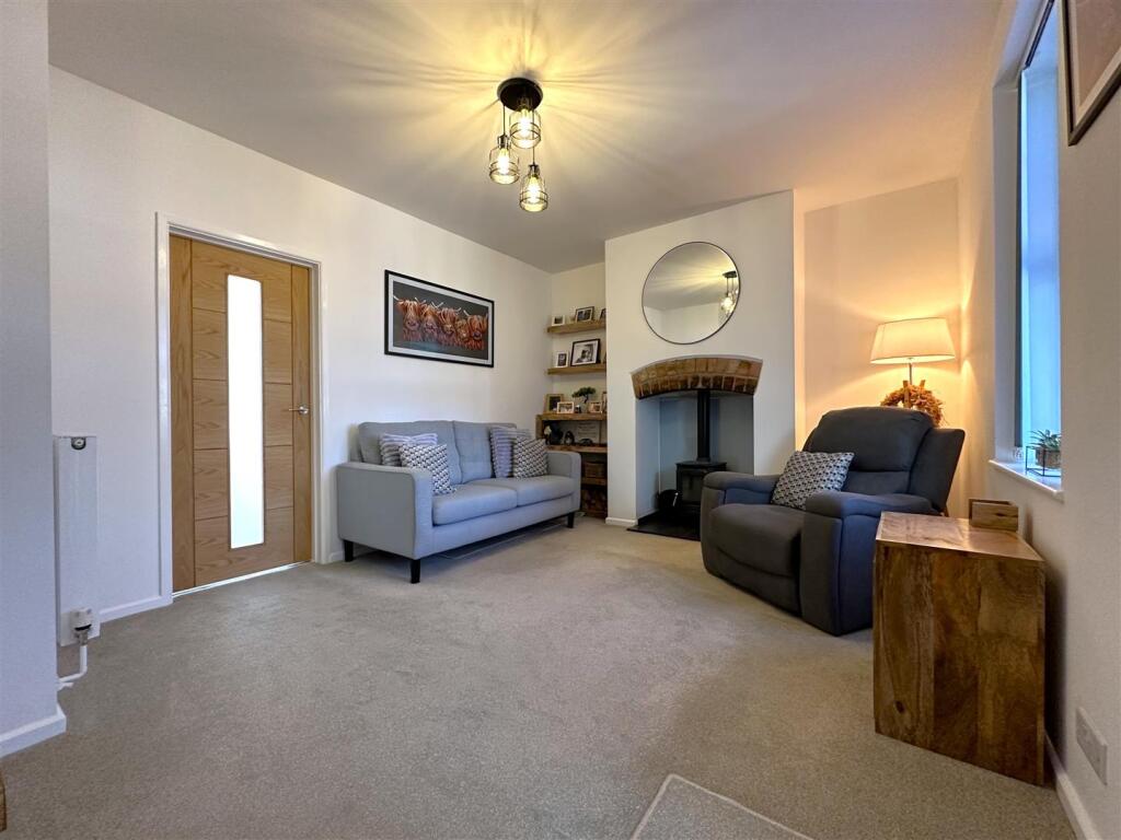 Spacious Lounge 892