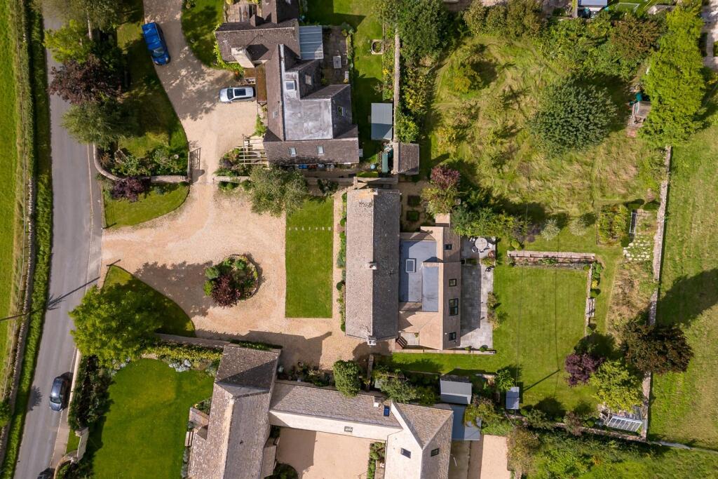 72 - 9-10 Sherborne - GL54 3DU - Web.jpg