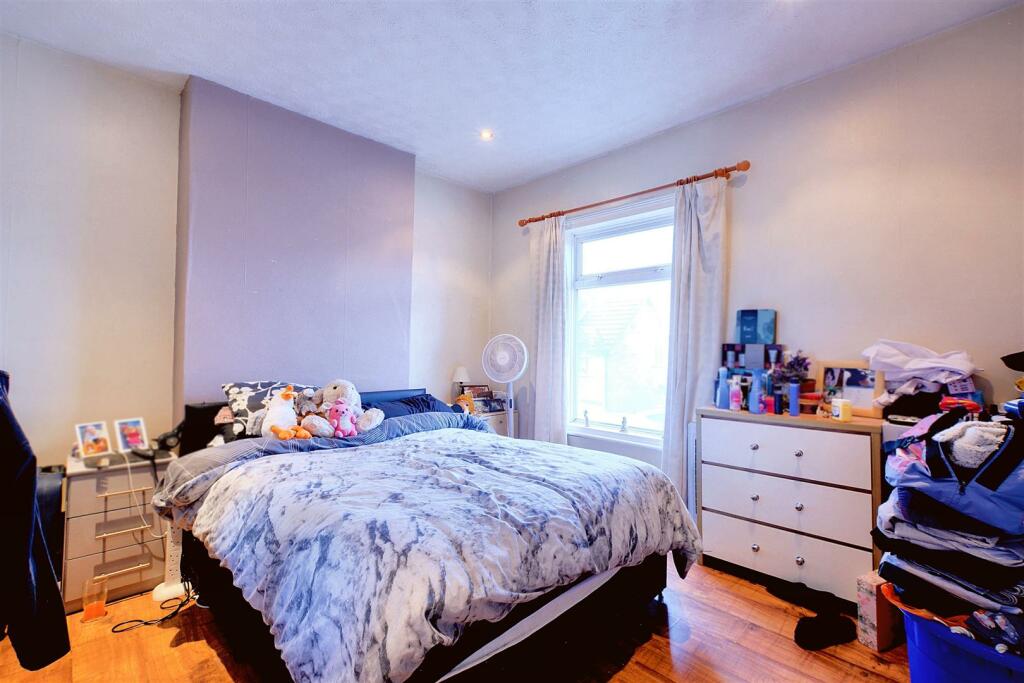 Bedroom 1_1.jpeg