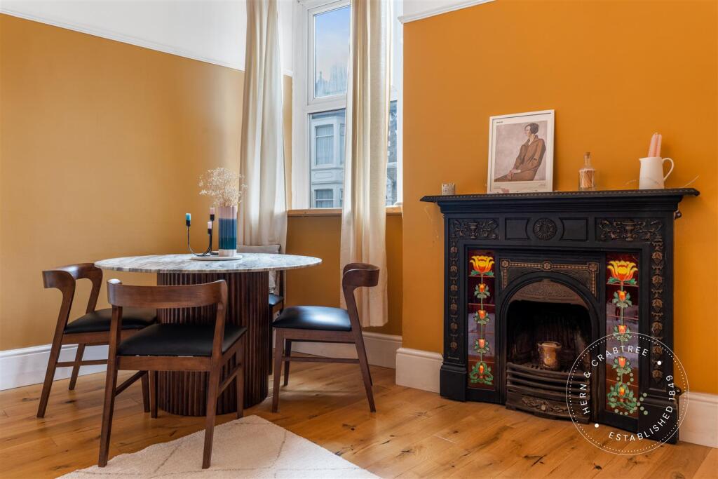 Kelvin Road, Roath, Hern Crabtree (11).jpg