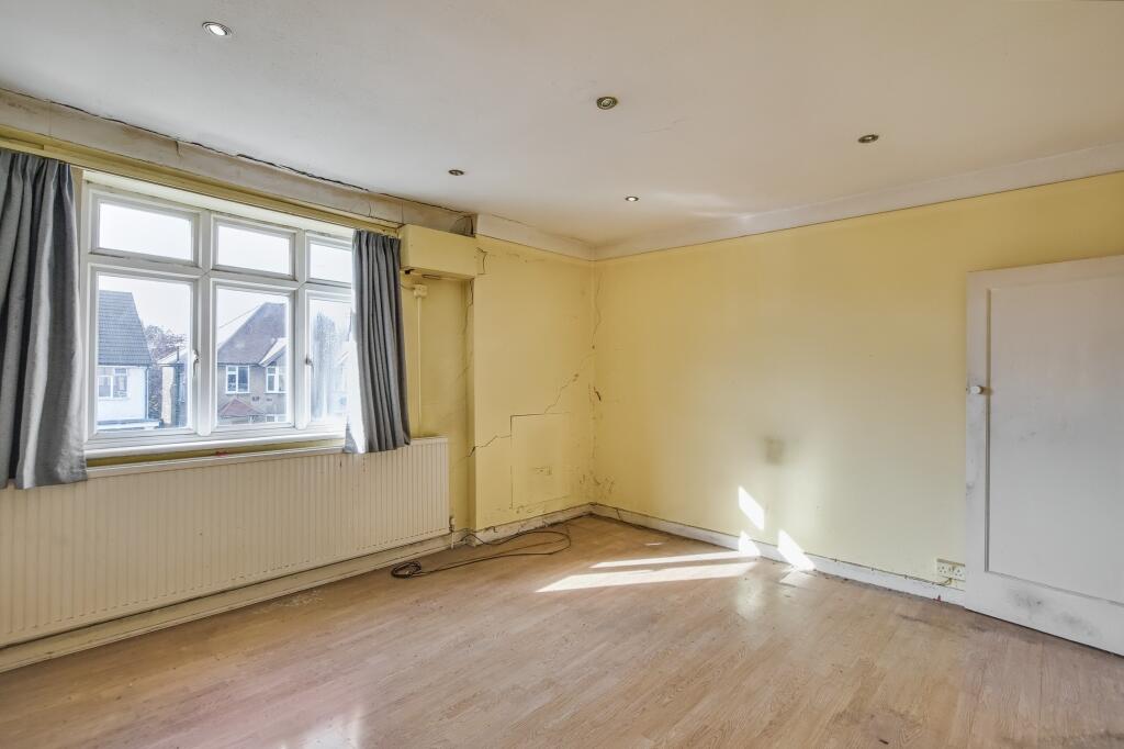 8 Tithe Court, Hall Lane, London NW4 4TL