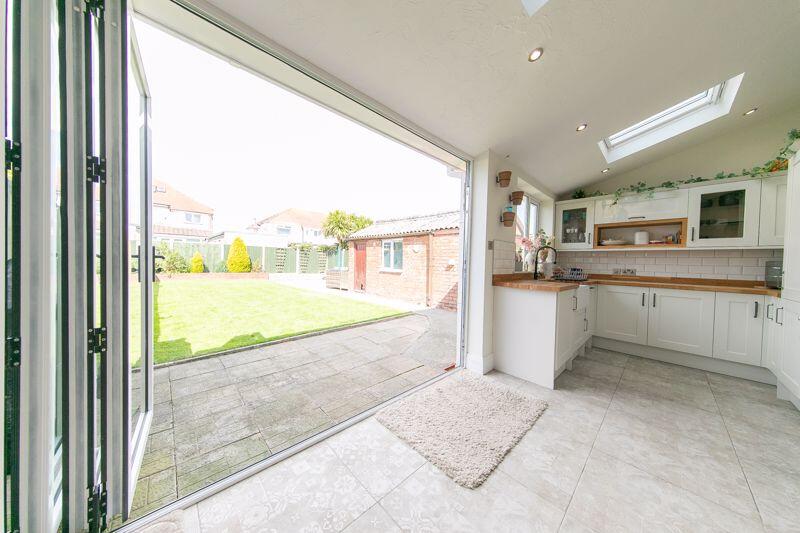 Bi-fold door to garden