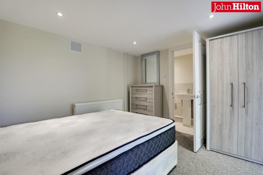 1044. Front Bedroom (2).jpg