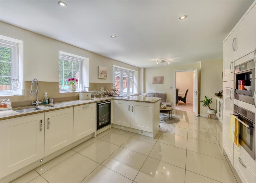 4 Great Hall Grove-kitchen3.jpg