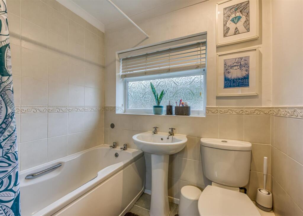 12 Strathmore Crescent-Bathroom.jpg
