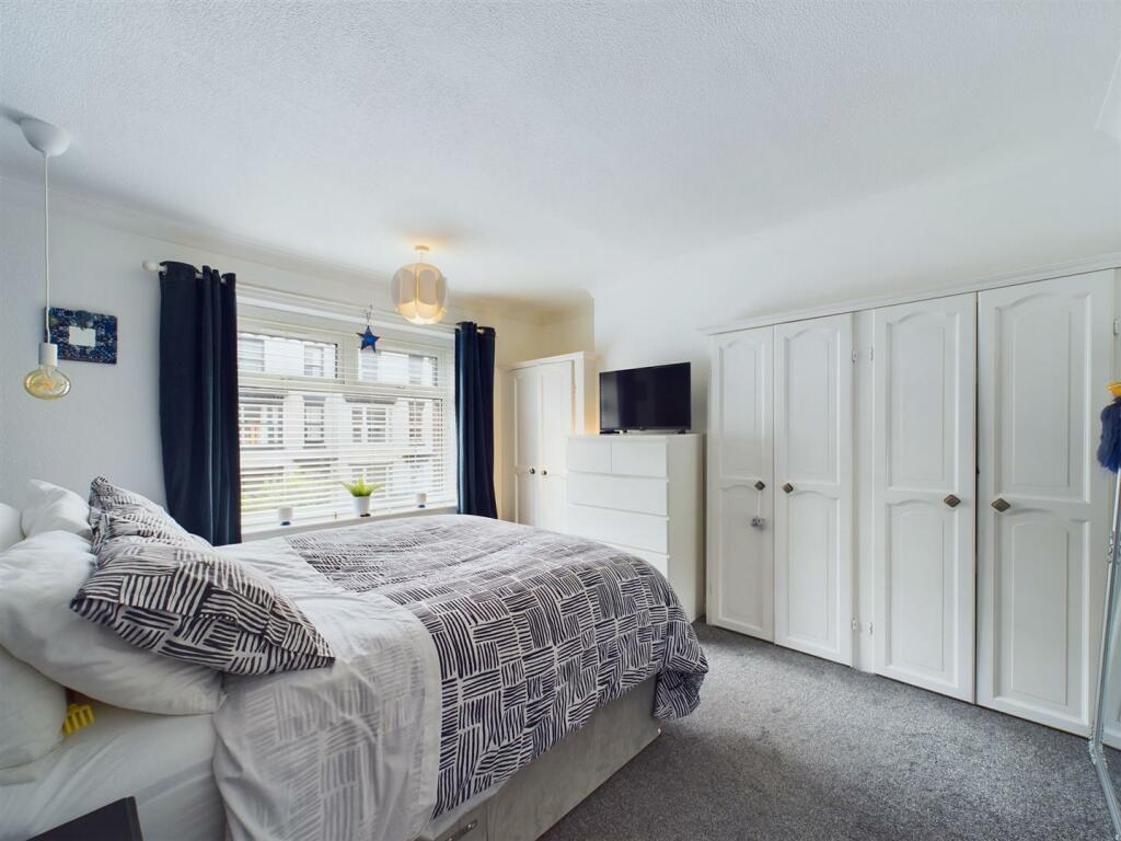 Bedroom: