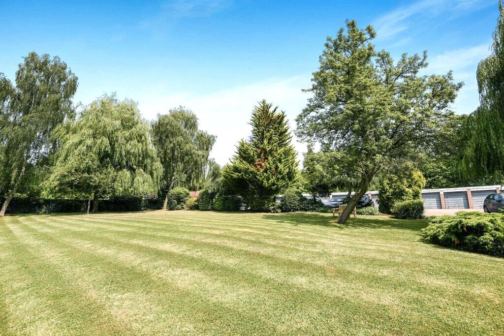 Holden Road, London, N12