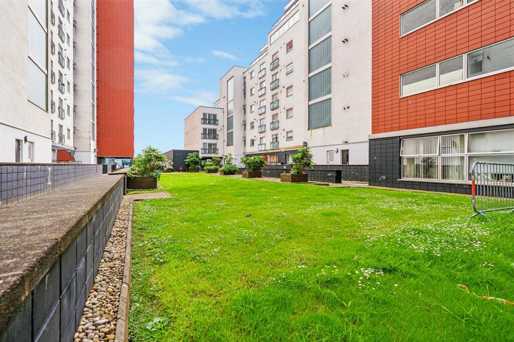 YATES HELLIER - 5 1 305 Glasgow Harbour Terraces (