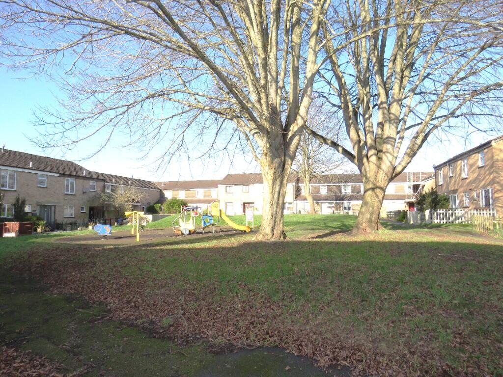 COMMUNAL GROUNDS