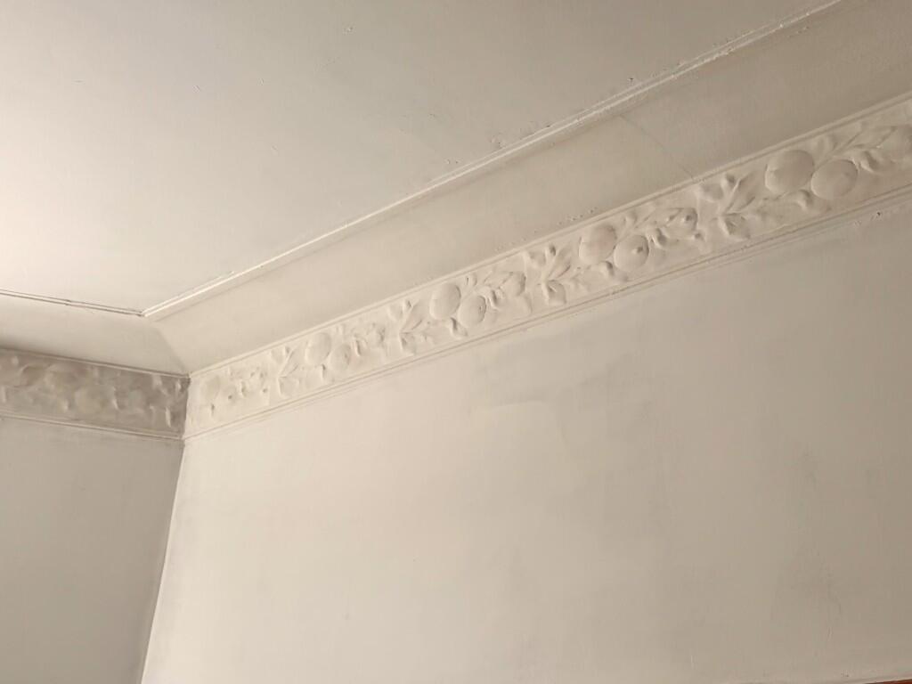 Lounge cornice
