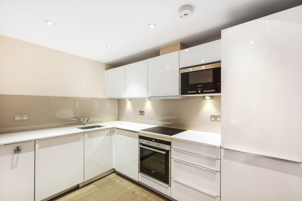31838_daniel_watney___flat_2_288_290_fulham_rd__