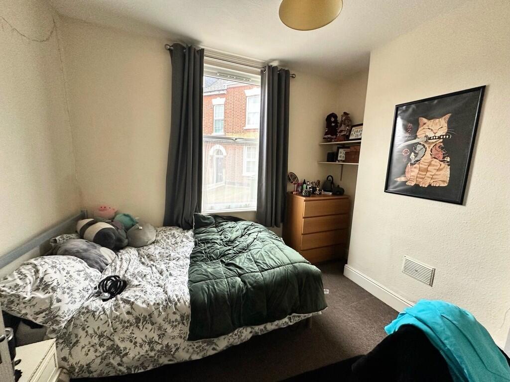 bedroom 14 old pa...