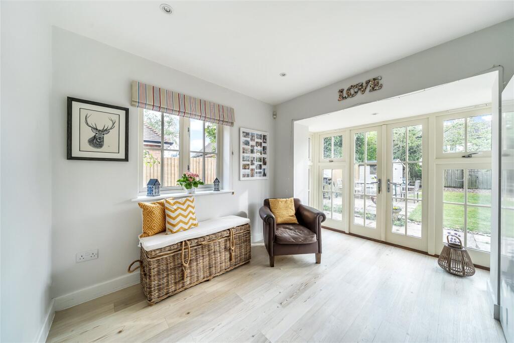 Kitchen Seating Area